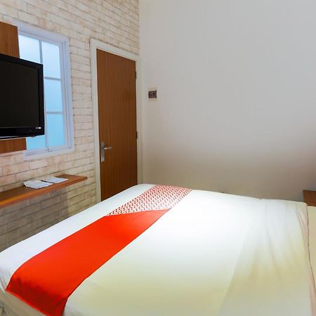 Super Oyo 3109 Point Inn Джакарта Екстер'єр фото